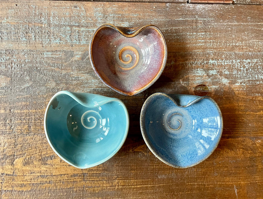Handmade pottery bowls. Set of 3 different color bowls. Brides made gifts. Gifts for office friends. Party favors. Thank you gifts.